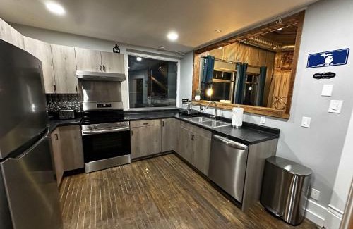 Boyne Falls House | 1 Mile From Boyne Mt- Chateau Patak