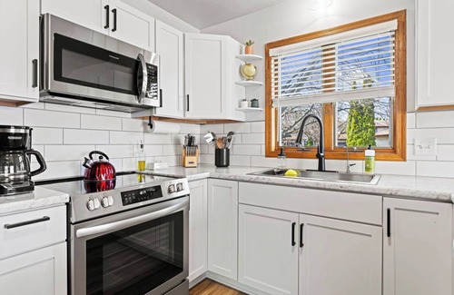 Oshkosh Apartment | 1 Mile From EAA