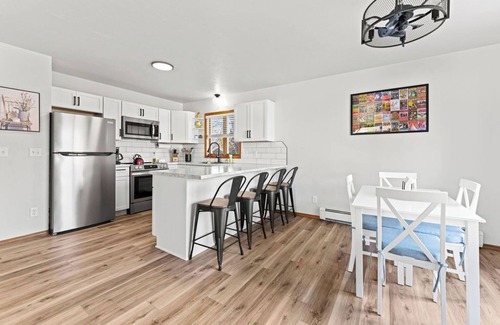 Oshkosh Apartment | 1 Mile From EAA