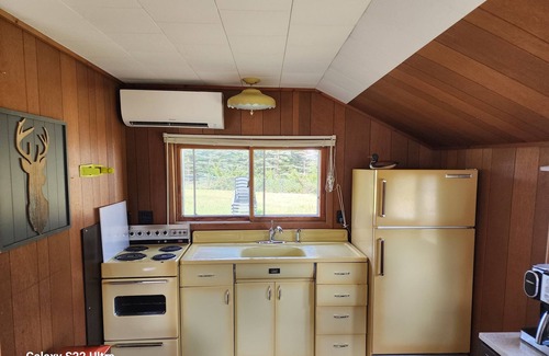 Vanderbilt Cabin | < 1 mile from Thumb Lake, Cozy cabin in charming Thumb Lake area.