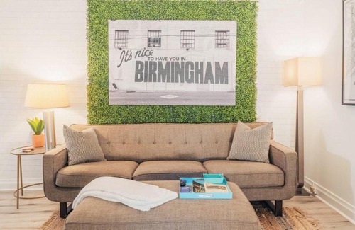 Five Points South House | 1 mile from UAB Hospitals Amenities Galore And King Bed