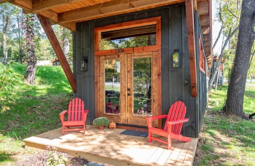 West Jefferson Cabin | 1 Mile to Downtown West Jefferson Camping Cabin #1