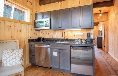 West Jefferson Cabin | 1 Mile to Downtown West Jefferson Camping Cabin #5