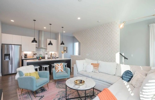 Buena Vista House | 1 Mile to Downtown 4BR w/Rooftop