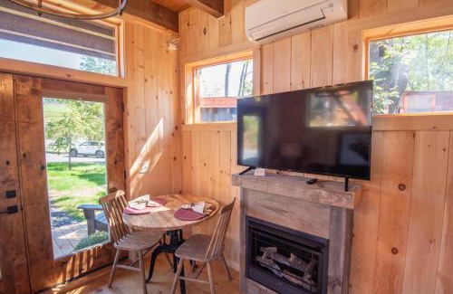 West Jefferson House | 1 Mile to Downtown West Jefferson! Camping Cabin #3