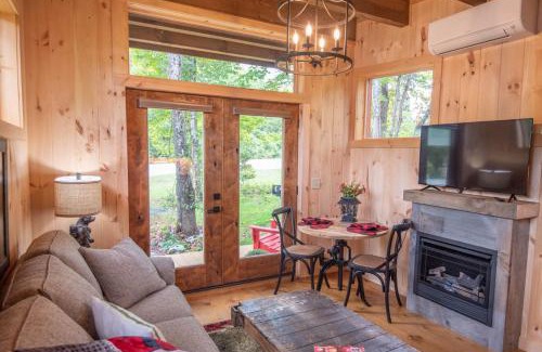 West Jefferson House | 1 Mile to Downtown West Jefferson Camping Cabin #1