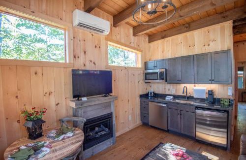 West Jefferson House | 1 Mile to Downtown West Jefferson Camping Cabin #2