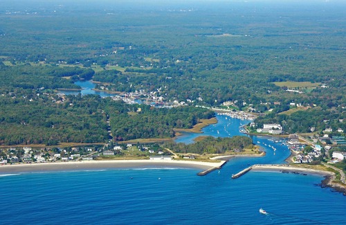 Kennebunk House | 1 mile to Kennebunkport village & beaches. Large, clean 2-bed townhome w/Piano.