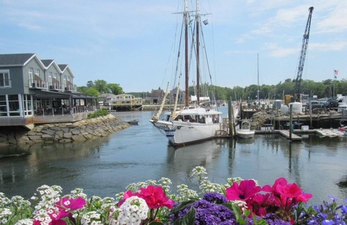 Kennebunk House | 1 mile to Kennebunkport village & beaches. Large, clean 2-bed townhome w/Piano.