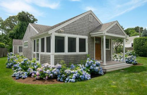 Orleans House | 1 min drive to Rock Harbor 2 min to Town
