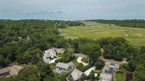 Orleans House | 1 min drive to Rock Harbor 2 min to Town