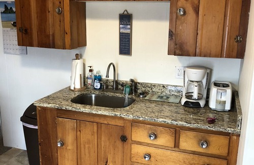 Wells Beach Apartment | 1 MIN WALK TO WELLS BEACH-OCEAN VIEWS-LARGE YARD. AMPLE PARKING. 9/21-9/27 OPEN