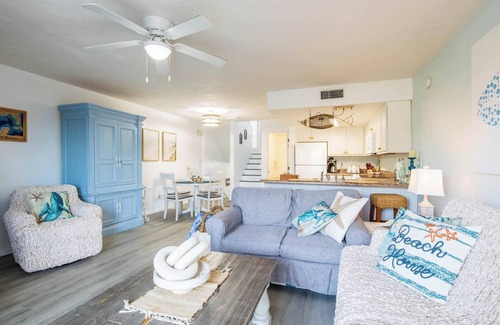 East End Condo | 1 Min Walk Beach! Pool within Steps! Sleeps 6! AC, WiFi and 2 Community Pools