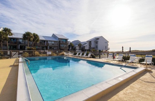 East End Condo | 1 Min Walk Beach! Pool within Steps! Sleeps 6! AC, WiFi and 2 Community Pools