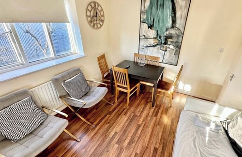Euston Apartment | 1 minute walk to Euston Station