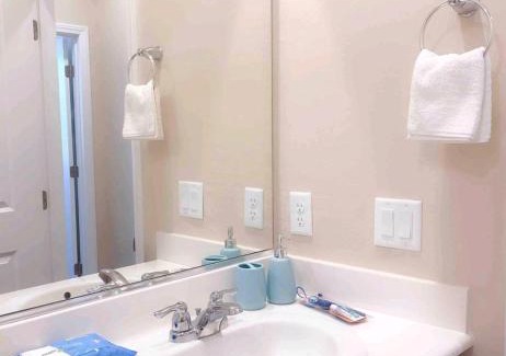 North Las Vegas House | 1 North Vegas Airport Pick Up Private Bathroom