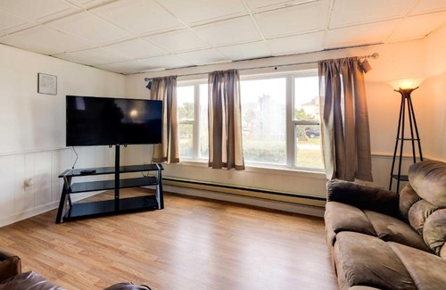 Emerald Isle Apartment | 1 Ocean Fun Emerald Isle Apt, Steps to Beaches!