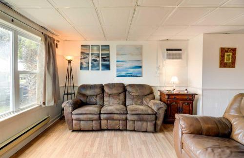 Emerald Isle Apartment | 1 Ocean Fun Emerald Isle Apt, Steps to Beaches!