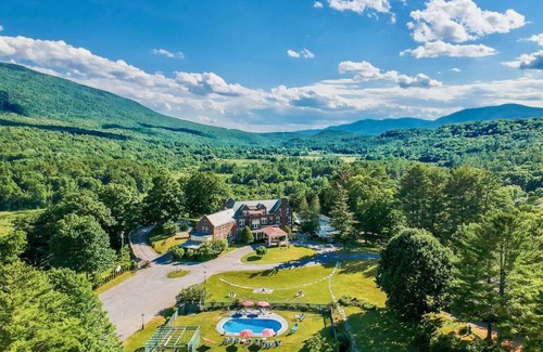 Manchester House | #1 on TripAdvisor. Magnificent Country Inn available as Private Home for 32. Up to 100 can stay on the 30-acre Wilburton resort. Family Reunions, Corporate Retreats. Weddings. Indoor & outdoor pool