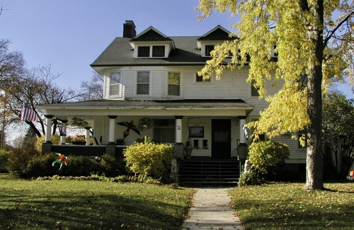 Cheboygan Apartment | 1 Queen Bed, Full Bath, weekly vacation rental in small quaint town. Sat to Sat