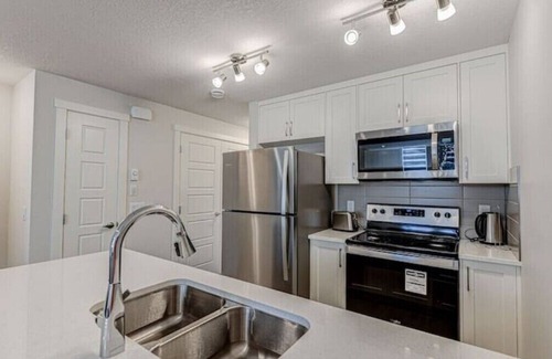 Southeast Calgary Apartment | 1 Queen BR Condo @ Seton, 3 mins to South Health campusn