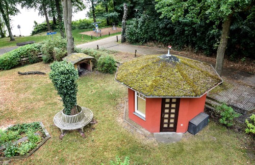 Schwielowsee Condo | 1 room apartment directly on the Schwielowsee with bathing access and garden