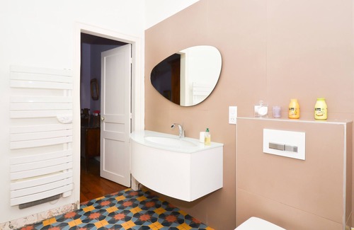 Reims City Centre House | 1 spacious guest rooms, hyper center reims, parking,