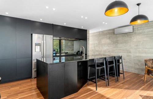 Queenstown Villa | 1 St Marks by Staysouth