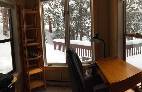Breckenridge Cabin | 1-story 3/3 w/Huge Deck, Hot Tub, Cozy Style & Pet-Friendly