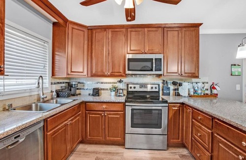 Highland Hills House | 1 Story Henderson Home w 3BR, Hot tub, Sleeps 6