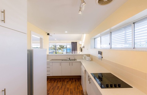 Sandstone Point House | 1 X Queen Room (near Sandstone Point Hotel)