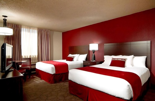 Laughlin Hotel | 1 x Sedona River View Queen Smoking Room at Edgewater Casino Resort