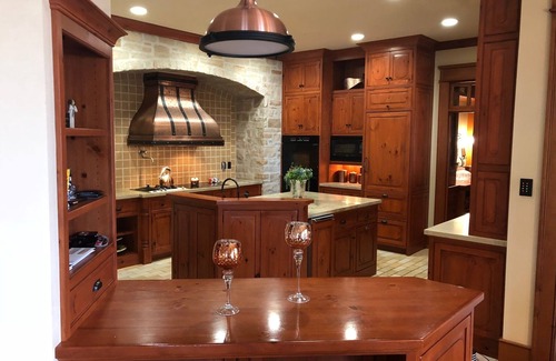 Suamico House | 10,000 sq ft Log Home on the Bay of Green Bay - only 15 minutes to Lambeau Field
