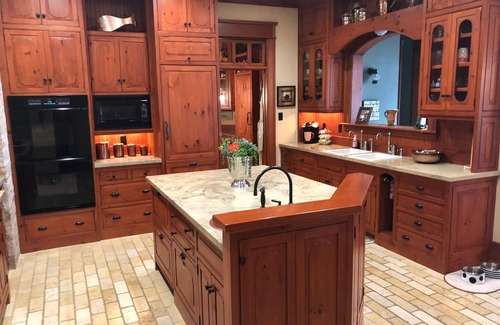 Suamico House | 10,000 sq ft Log Home on the Bay of Green Bay - only 15 minutes to Lambeau Field