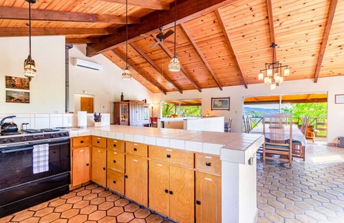 Oakhurst House | 10-acre Forest Villa, Single Floor, Hot tub, Patio