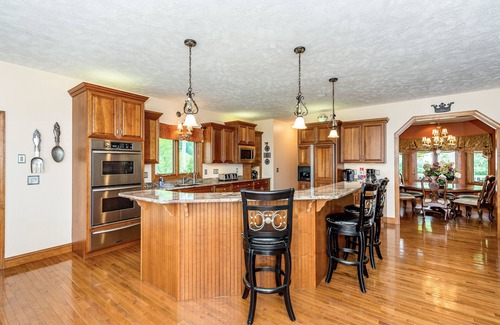 Clyde House | 10-acre manor with Blue Ridge views, game rooms & private vintage diner