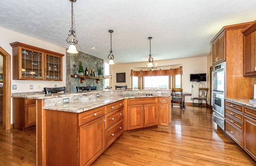 Clyde House | 10-acre manor with Blue Ridge views, game rooms & private vintage diner