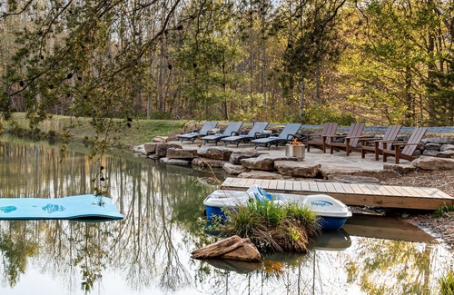 Morganton Cabin | 10 Acres, Sleeps 12 + Hot Tub + Sauna + Stocked Fishing Pond + Kayaks & More