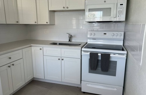 Bay Esplanade Apartment | 10 · Bay Front 2 Bedroom Apartment 10