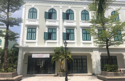 Duong To Villa | 10 Bedroom Apartment 300m From The Sea