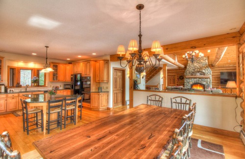 Wilmington House | 10 BR's Luxurious 7000 Sq.ft. Log Estate — Pool, Hot Tub, Privacy & Lake Access