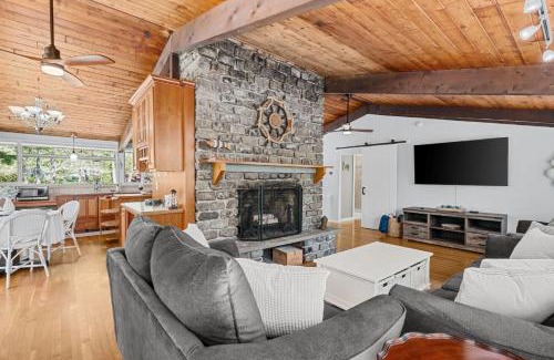 Sandwich House | 10 Bunker Circle Sandwich - The Clubhouse Retreat