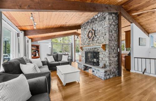 Sandwich House | 10 Bunker Circle Sandwich - The Clubhouse Retreat