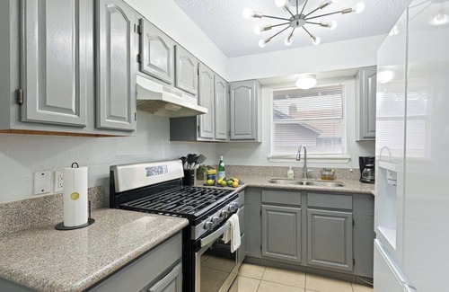 Uptown House | 10 guests cozy 311 Alamo home near downtown san antonio