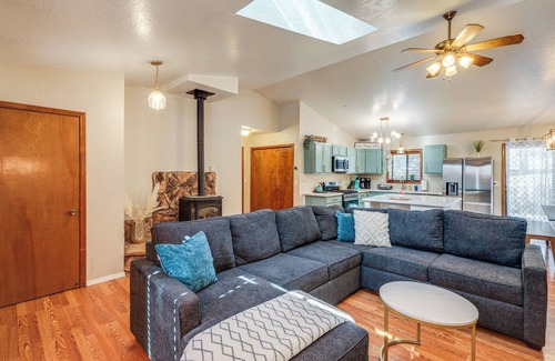 Kachina Village House | 10 Mi to Downtown Flagstaff: Cozy Home w/A/C