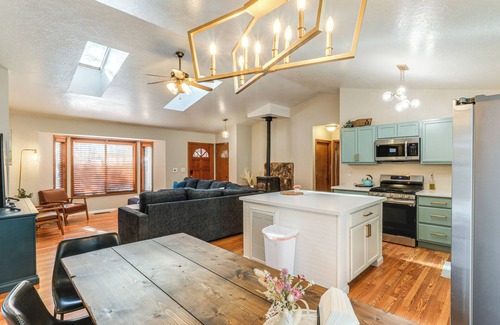 Kachina Village House | 10 Mi to Downtown Flagstaff: Cozy Home w/A/C