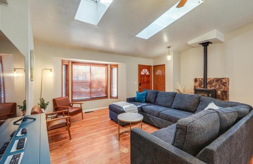 Kachina Village House | 10 Mi to Downtown Flagstaff Cozy Home with AandC
