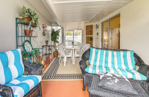 Plantation House | < 10 Mi to Dtwn Venice & Beach: Lake-View Home!