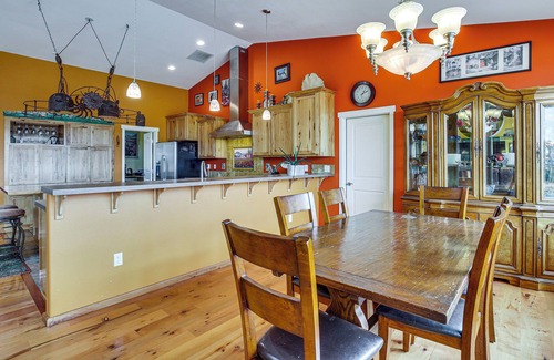 Thurston House | 10 Mi to Eugene: Countryside Home w/Mtn Views!