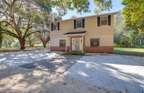 Summerfield House | 10 Mi to Lake Sumter Home with Deck in Summerfield